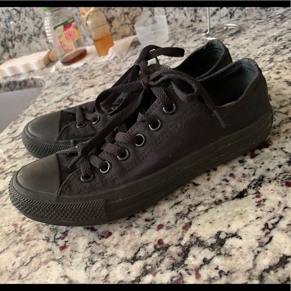 converse solid black